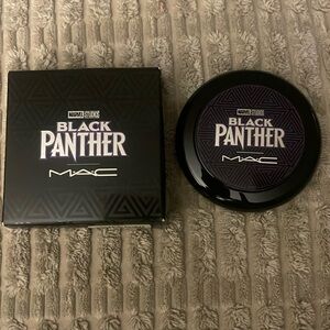 MAC Black Panther Extra Dimension skinfinish